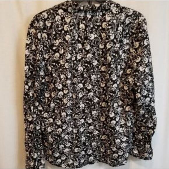 Black and white floral button up top
XLP - Picture 2 of 6